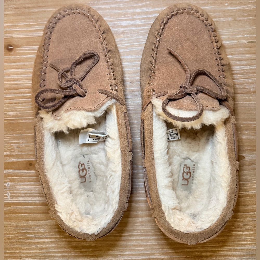Ugg Brown Suede Moccasin Slippers Size 4